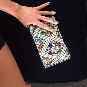 Beautiful Embroidered Cosmetic Bag 🔥🌼